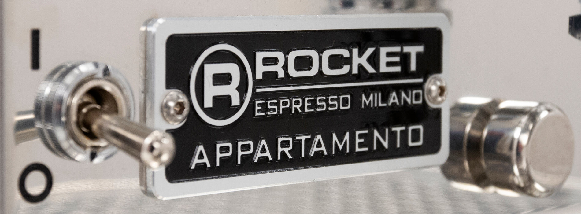 rocket-espresso-appartamento-serie-nera-espresso-machine