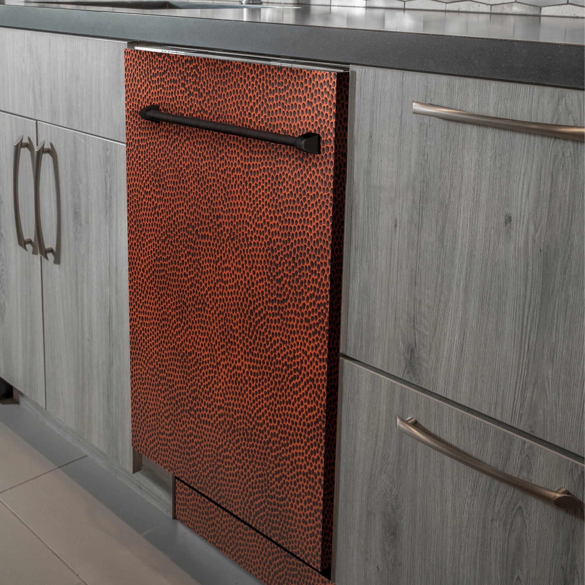 zline-24-in-top-control-dishwasher-in-hand-hammered-copper-with-traditional-style-handle-dw-hh-h-24
