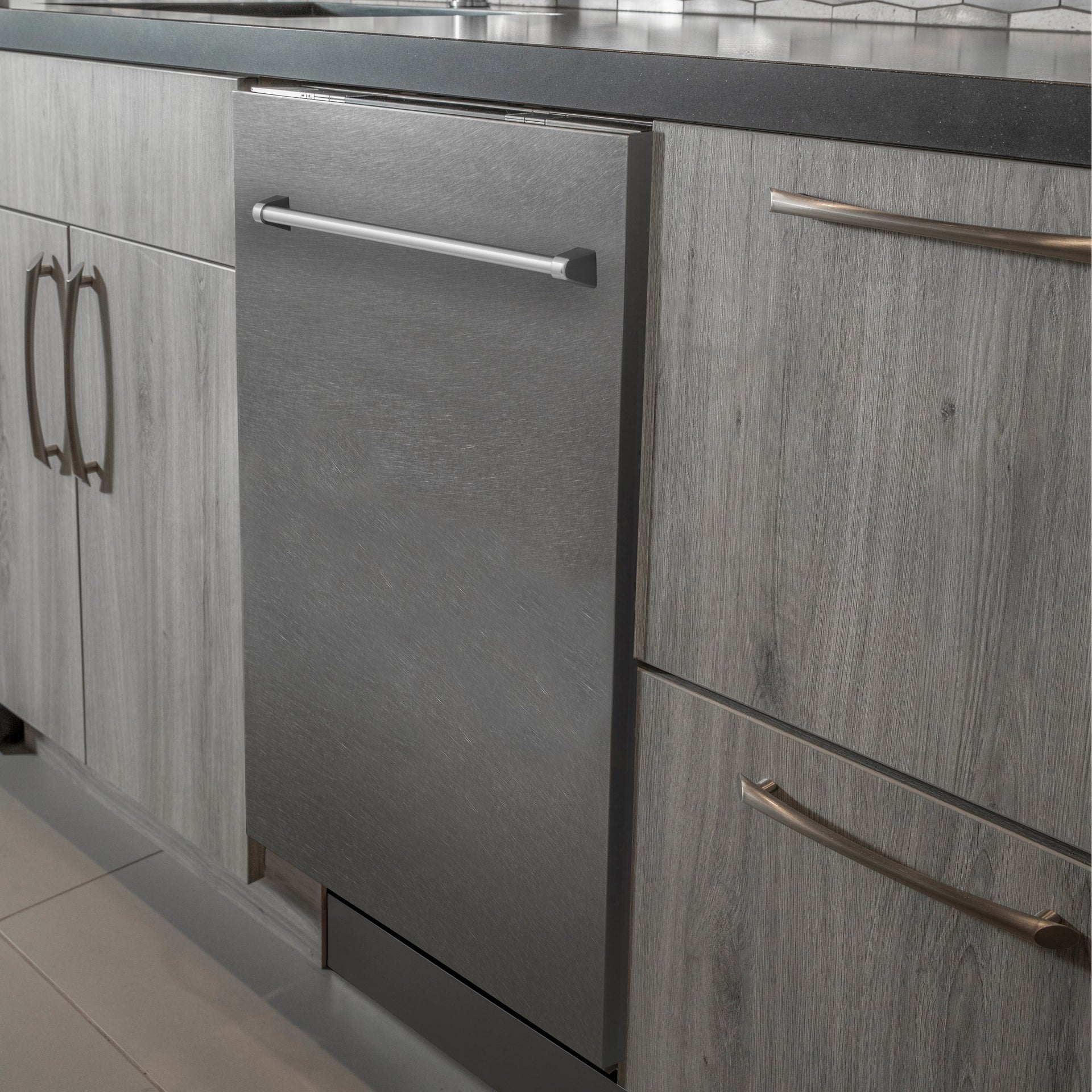 zline-24-top-control-built-in-dishwasher-with-satin-stainless-steel-panel-and-stainless-steel-tub-with-traditional-style-handle-52dba-dw-sn-h-24