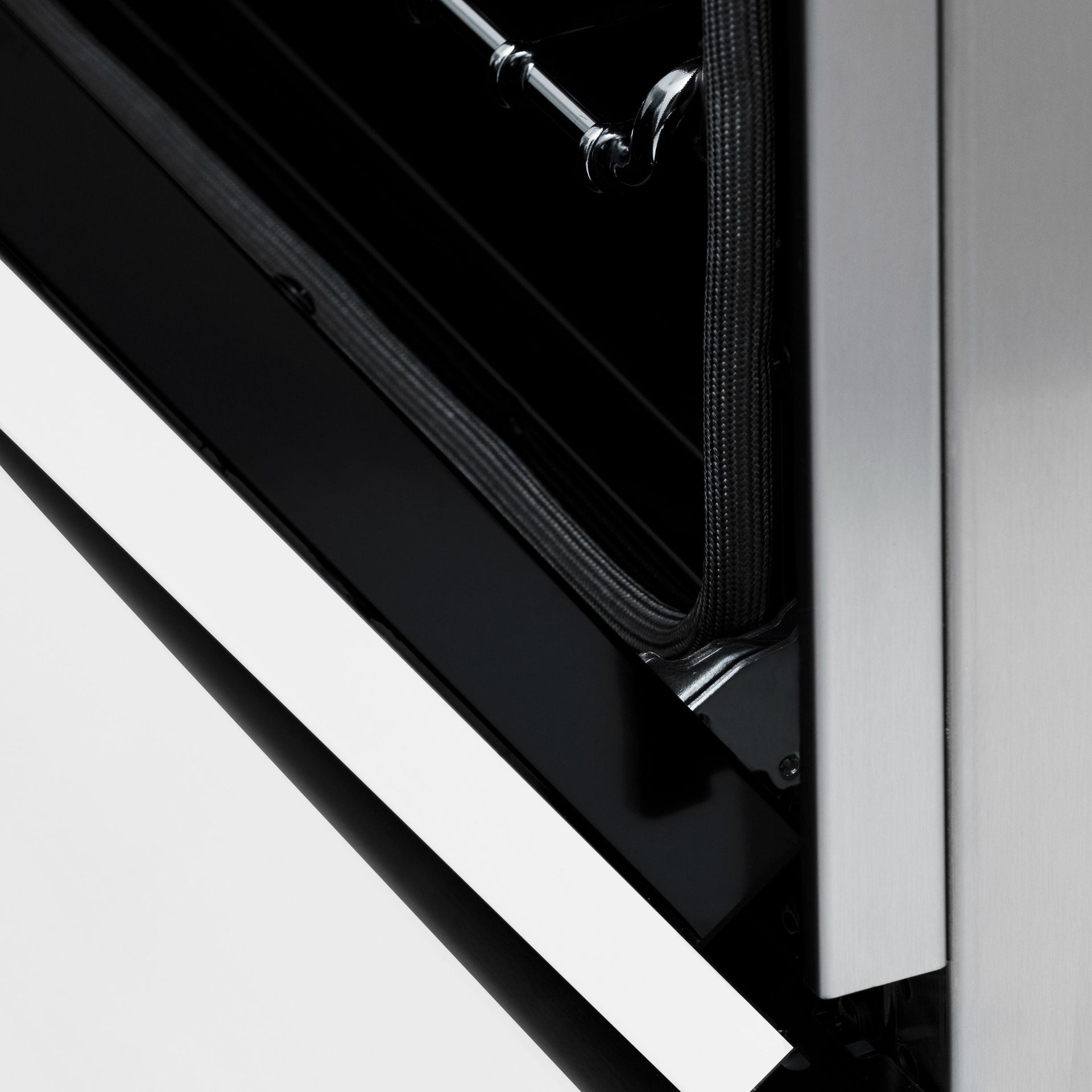 zline-autograph-30-in-dual-fuel-range-4-0-cu-ft-gas-cooktop-with-electric-convection-oven-white-matte-door-and-black-matte-accents-raz-wm-30-mb