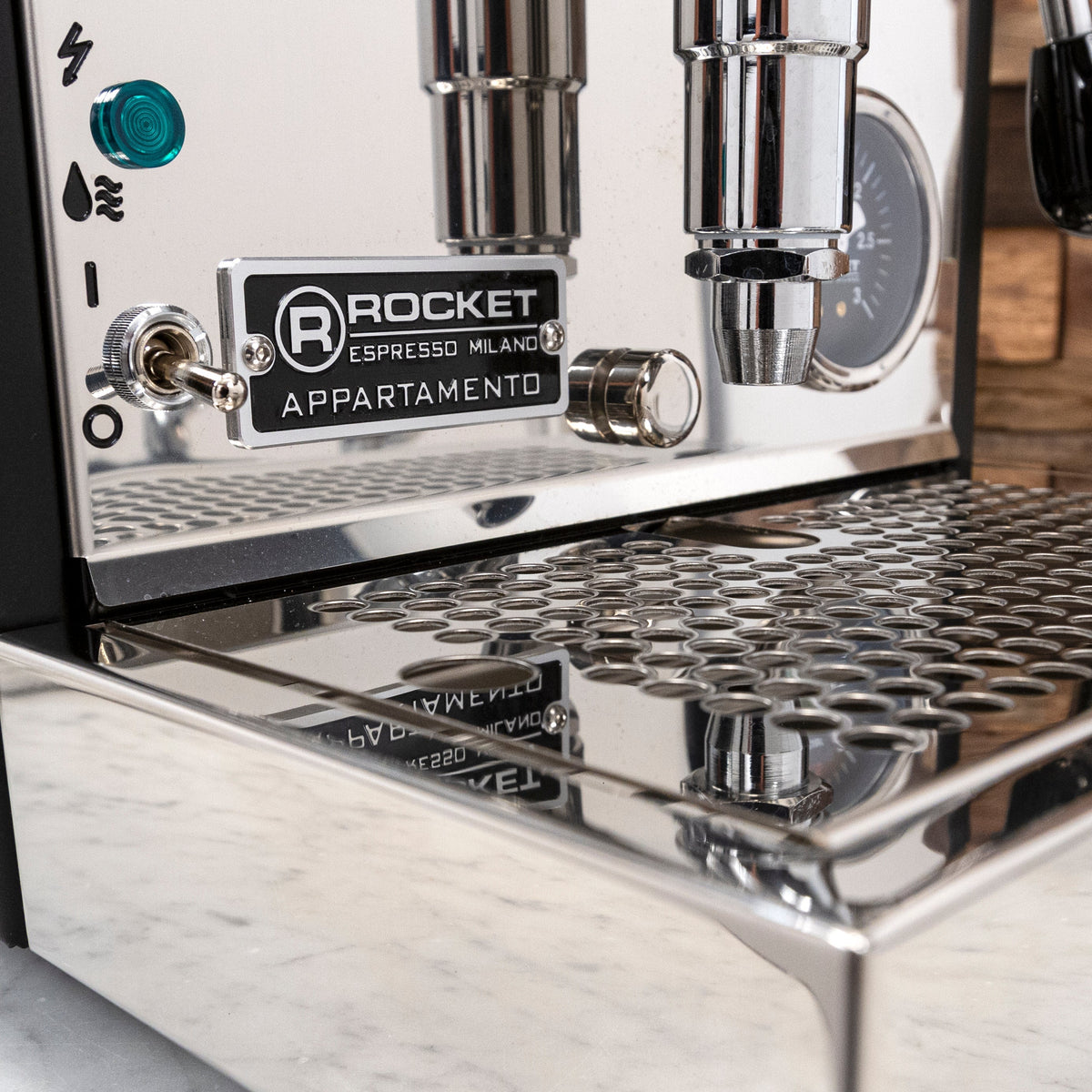 Rocket Espresso Appartamento Serie Nera Heat-Exchange Espresso Machine
