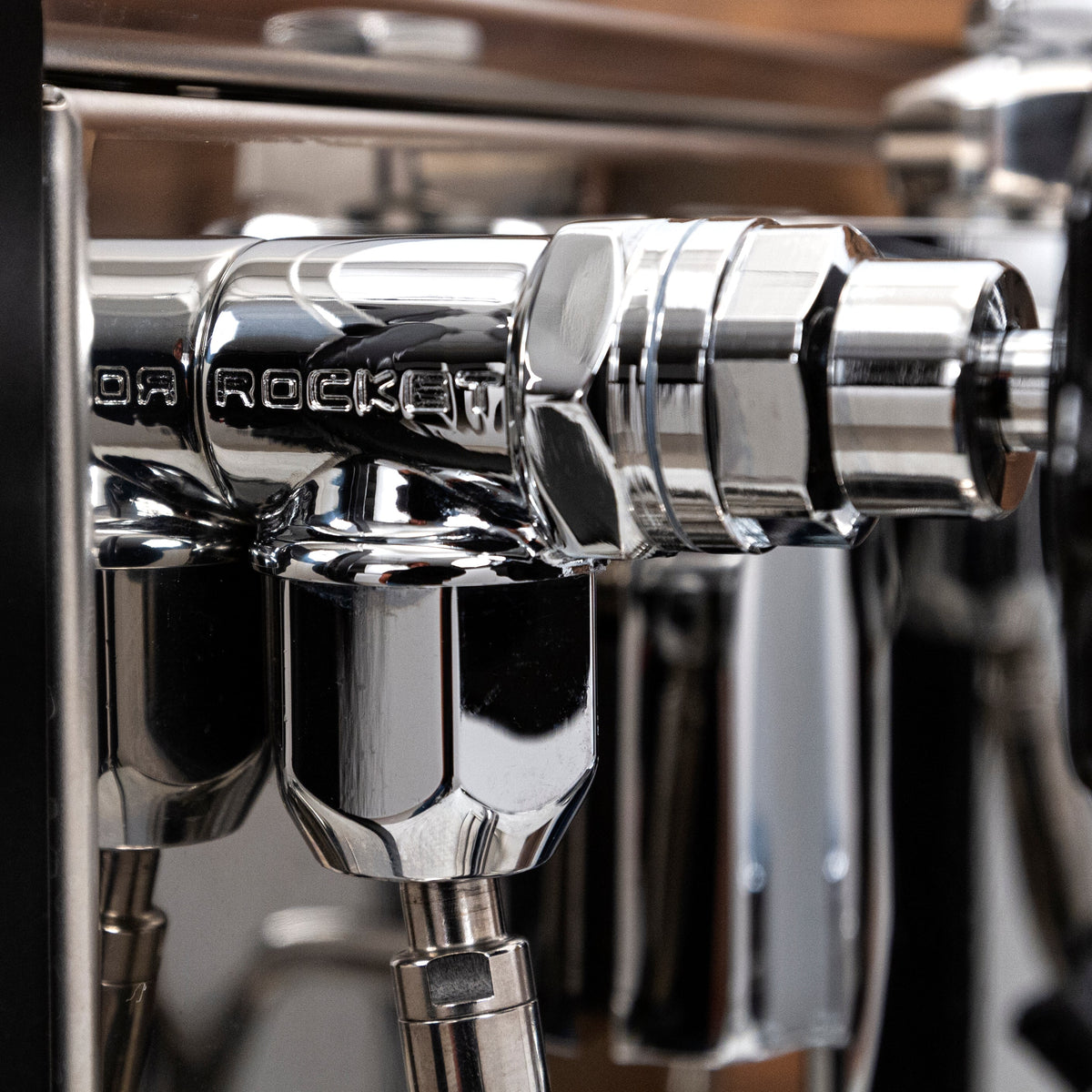 Rocket Espresso Appartamento Serie Nera Heat-Exchange Espresso Machine