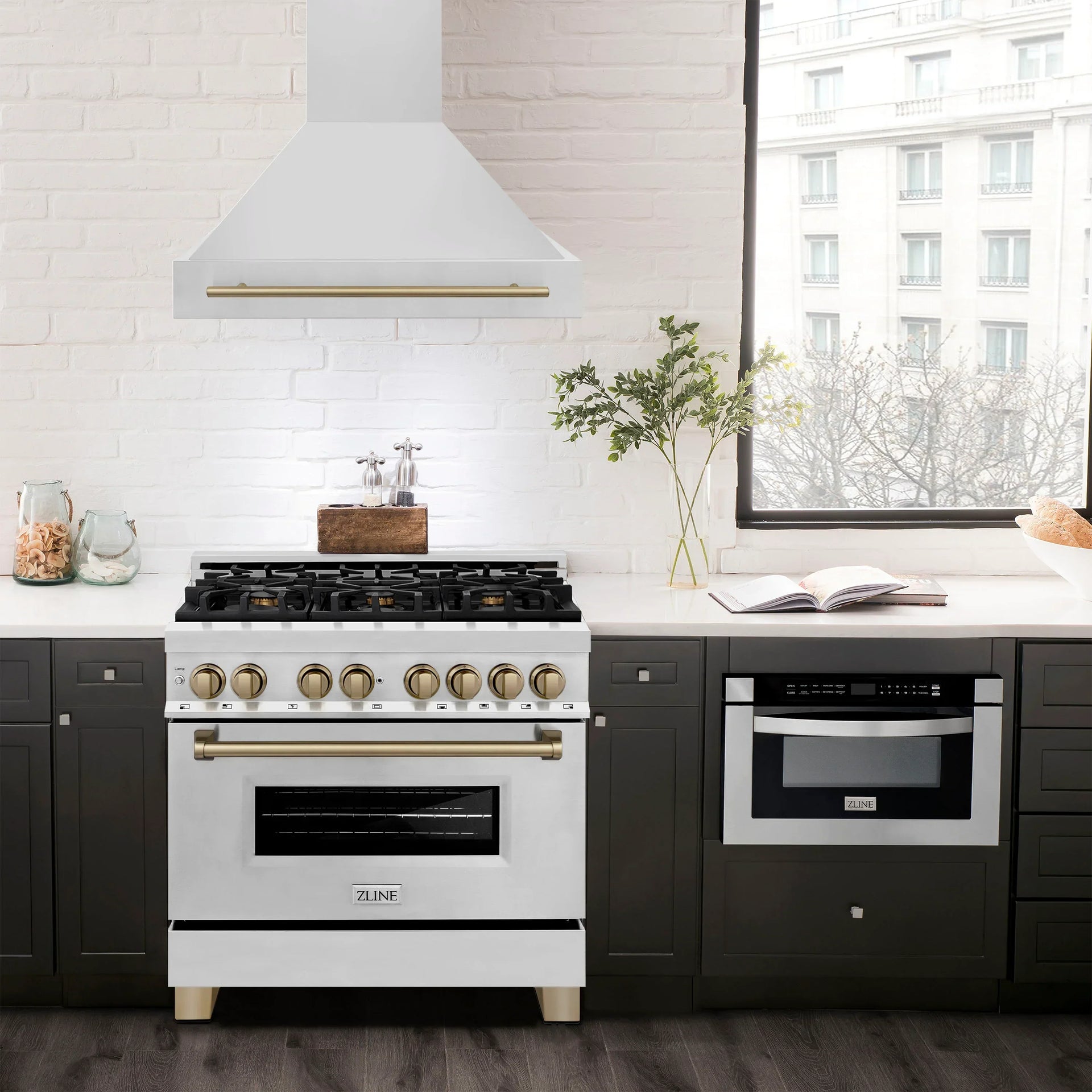 zline-36-inch-wall-mount-range-hood-stainless-steel-champagne-bronze-handle-8654stz-36-cb
