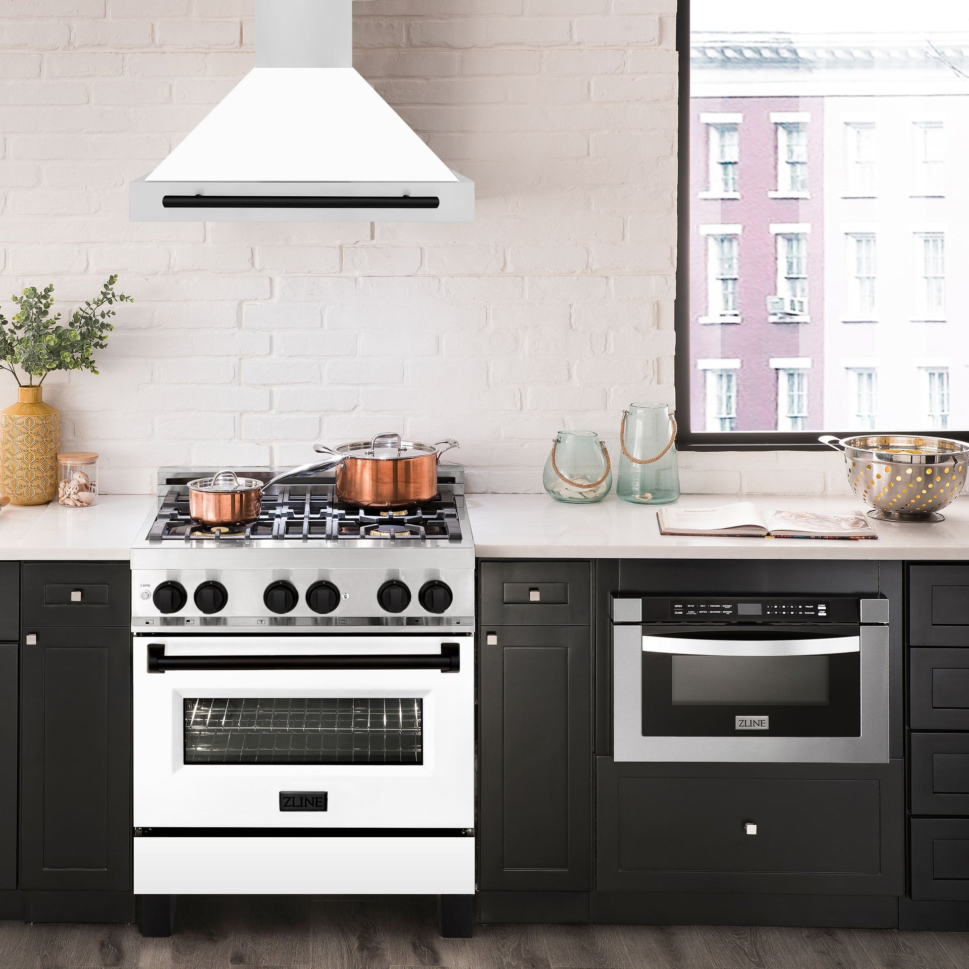 zline-30-in-wall-mount-range-hood-stainless-steel-autograph-edition-white-matte-shell-matte-black-accents-400-cfm-kb4stz-wm30-mb