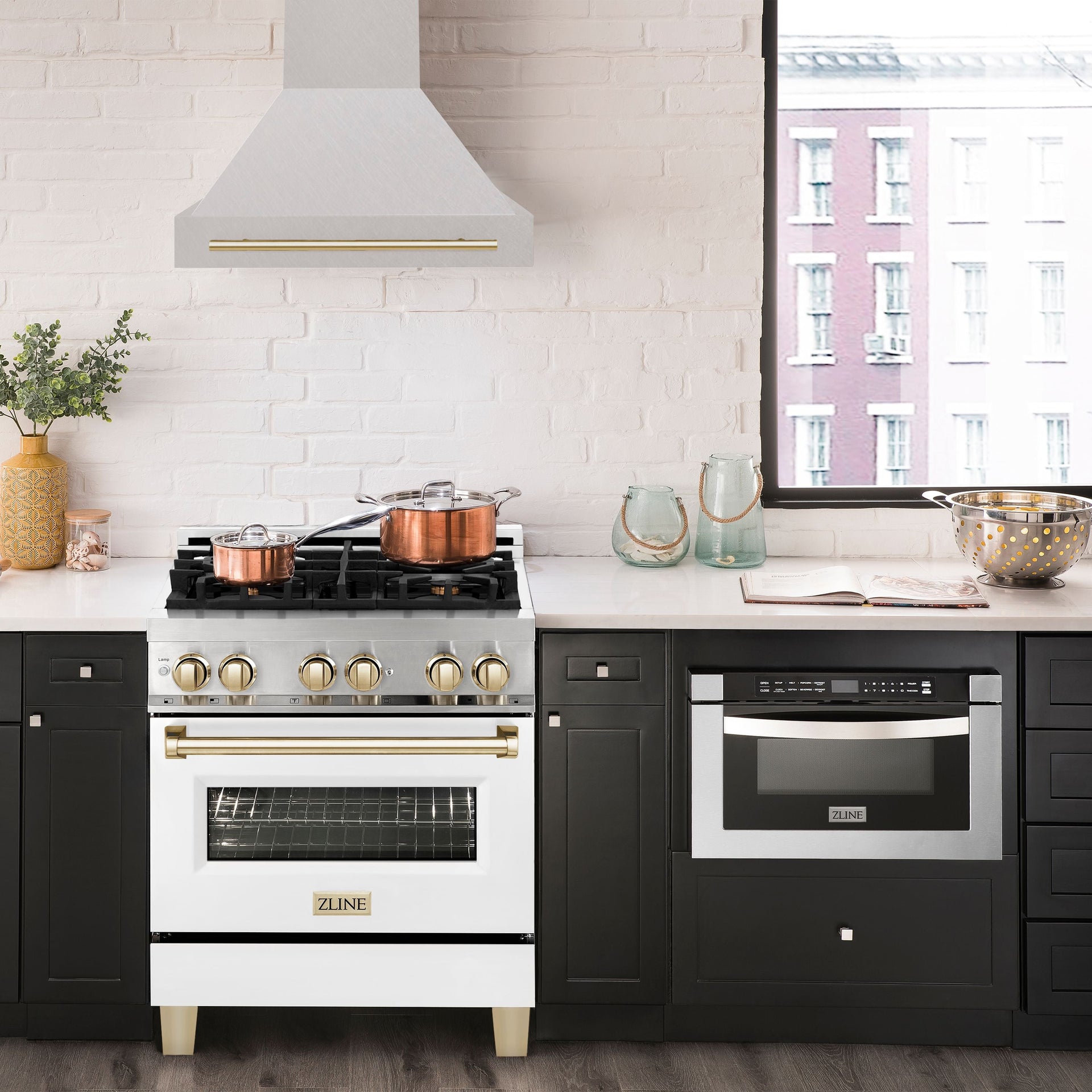 zline-30-in-wall-mount-range-hood-satin-stainless-steel-700-cfm-polished-gold-handle-8654snz-30-g