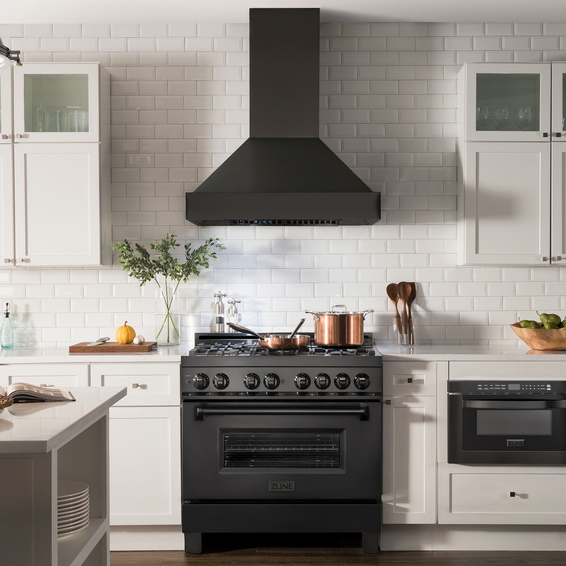 zline-36-in-wall-mount-range-hood-700-cfm-black-stainless-steel-bs655n-36