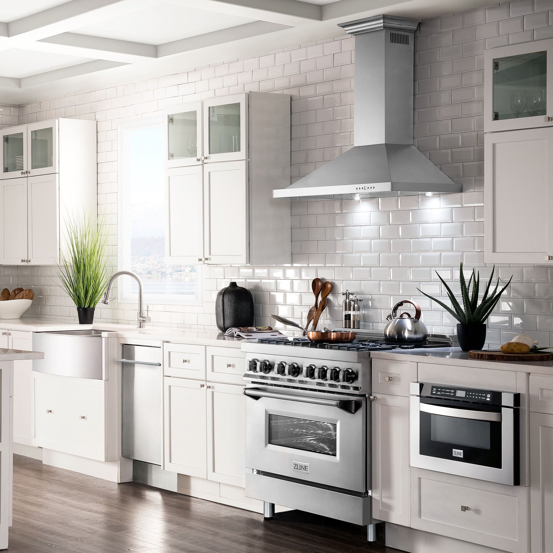 zline-36-in-wall-mount-range-hood-convertible-vent-stainless-steel-with-crown-molding-kbcrn-36