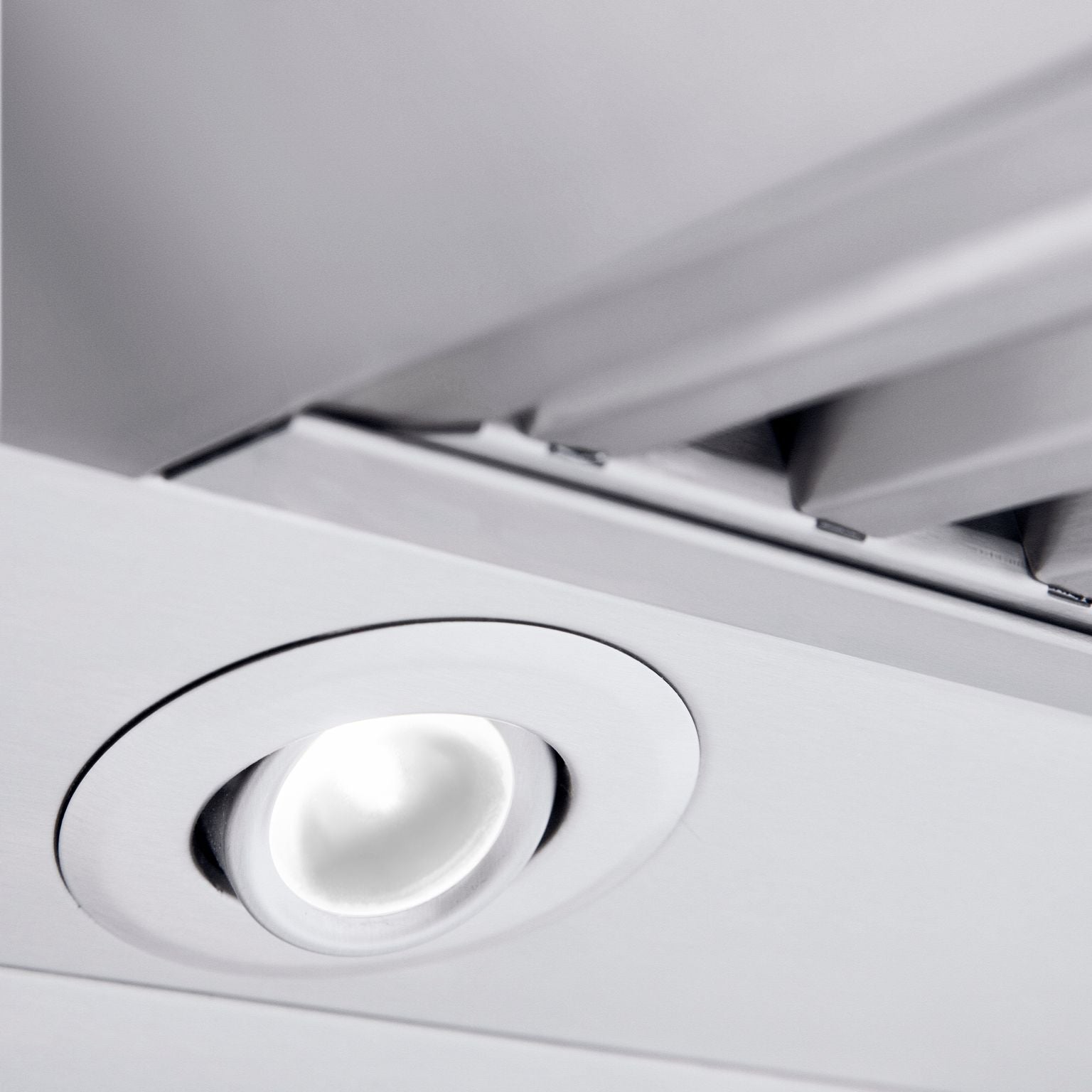 zline-60-in-wall-mount-range-hood-convertible-stainless-steel-crown-molding-597crn-60