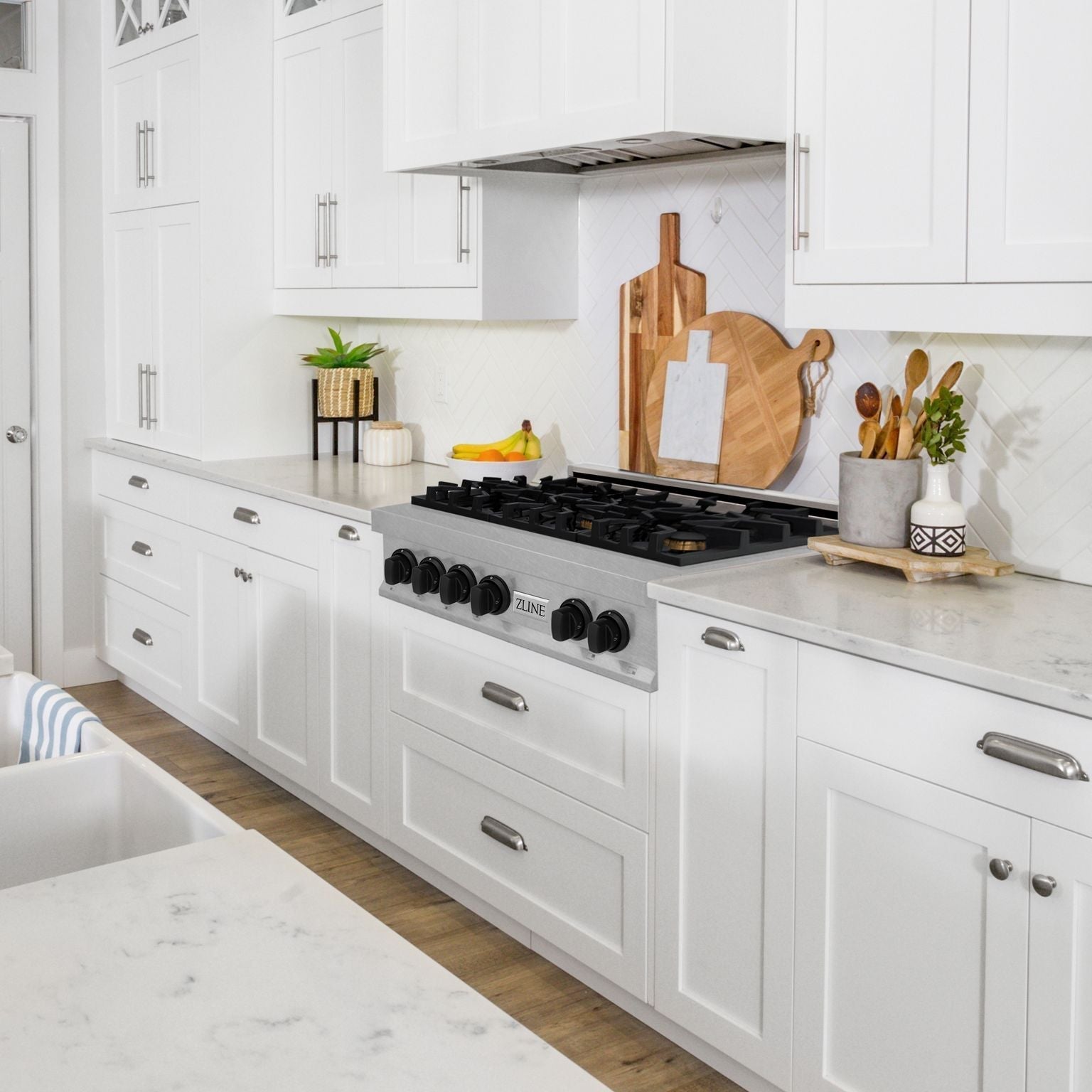 zline-autograph-36-legacy-gas-rangetop-with-6-burners-and-porcelain-cooktop-in-satin-stainless-steel-with-matte-black-accents-rtsz-36-mb