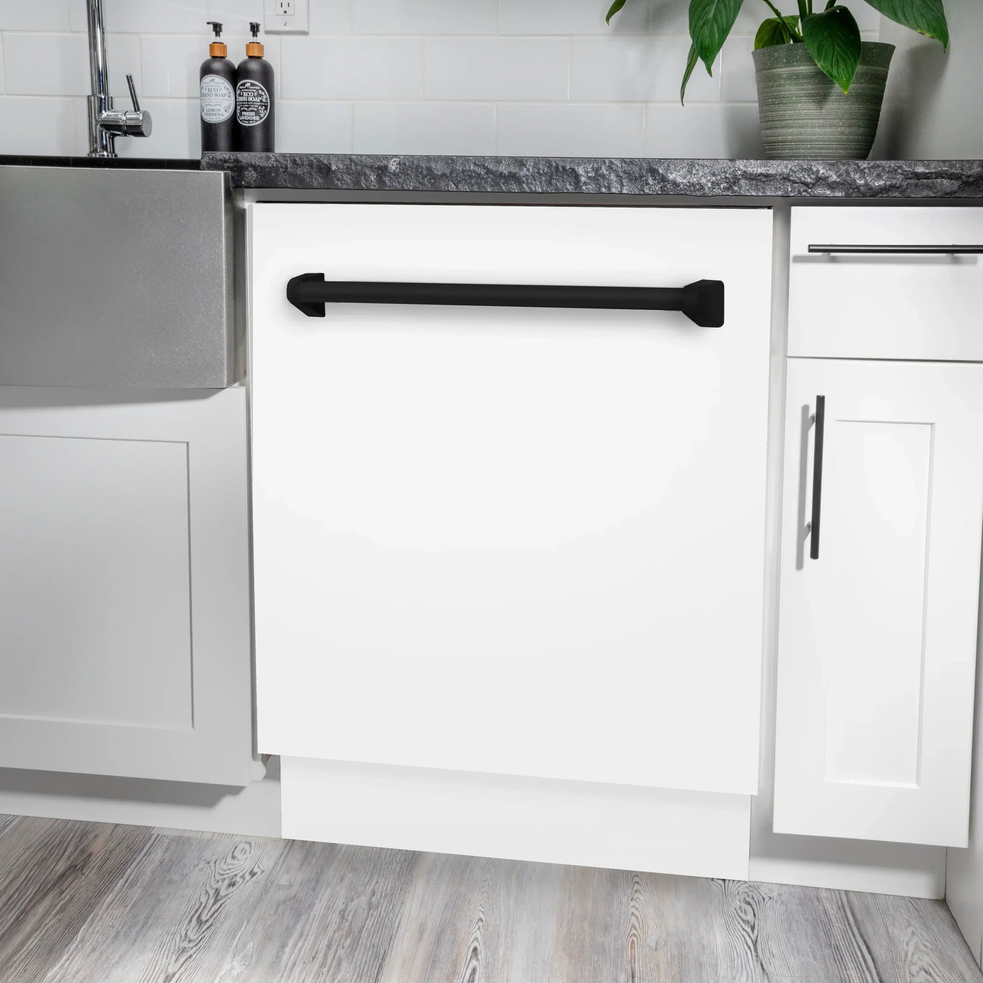zline-autograph-series-24-inch-tall-dishwasher-in-white-matte-with-matte-black-handle-dwvz-wm-24-mb