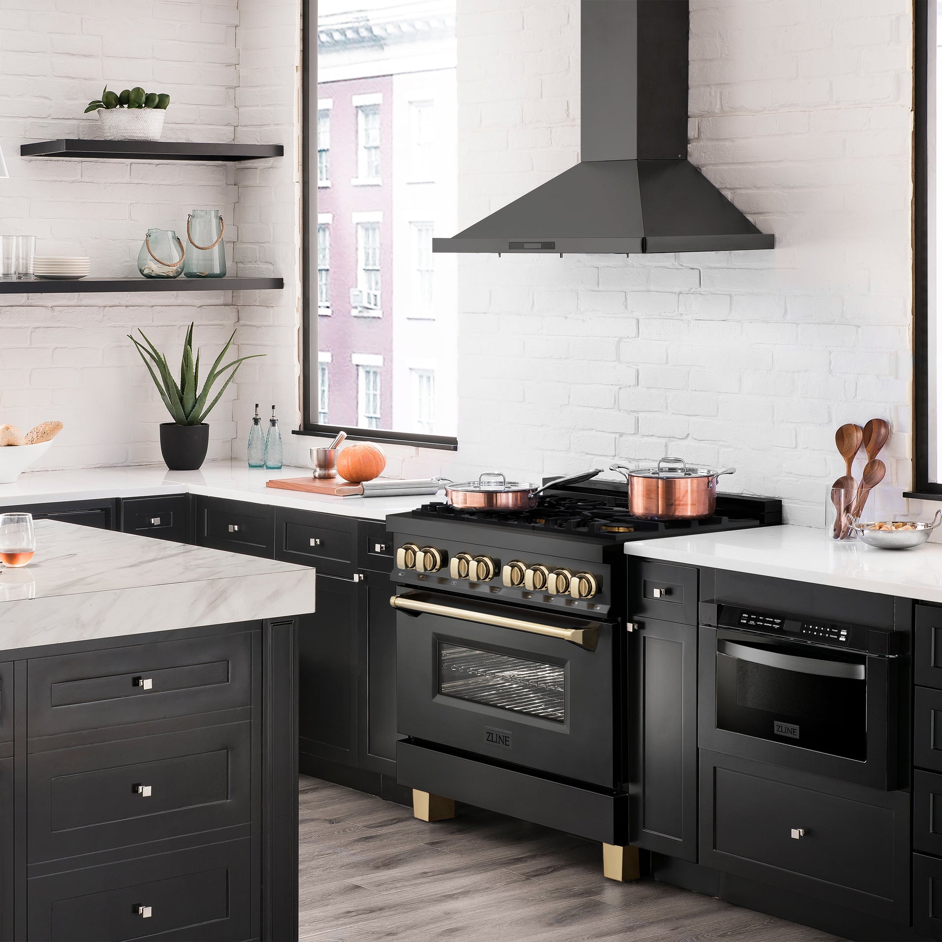 zline-autograph-edition-36-in-4-6-cu-ft-dual-fuel-range-in-black-stainless-steel-with-polished-gold-accents-rabz-36-g